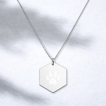 将图片加载到图库查看器,Paw Print Engraved Hexagon Necklace