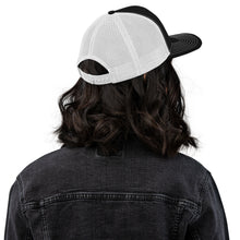 将图片加载到图库查看器,Nicana Signature Trucker Cap