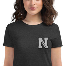 Cargar imagen en el visor de la galería, Nicana Letterman Women's short sleeve t-shirt