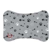 Cargar imagen en el visor de la galería, Nicana Fish and Bones Pet Feeding Mats
