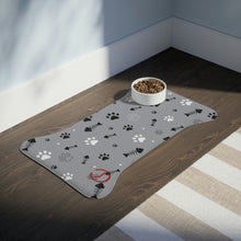 Cargar imagen en el visor de la galería, Nicana Fish and Bones Pet Feeding Mats
