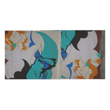 Cargar imagen en el visor de la galería, Nicana Graffiti Premium Towel
