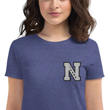 Cargar imagen en el visor de la galería, Nicana Letterman Women&#39;s short sleeve t-shirt
