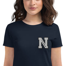 Cargar imagen en el visor de la galería, Nicana Letterman Women&#39;s short sleeve t-shirt
