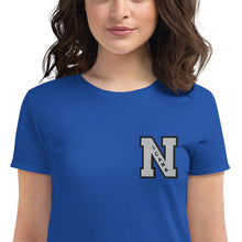 Cargar imagen en el visor de la galería, Nicana Letterman Women&#39;s short sleeve t-shirt
